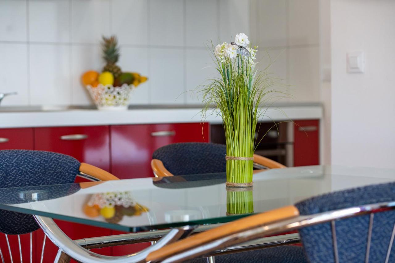 Apartman Strmota S Bazenom Sveti Filip i Jakov Buitenkant foto
